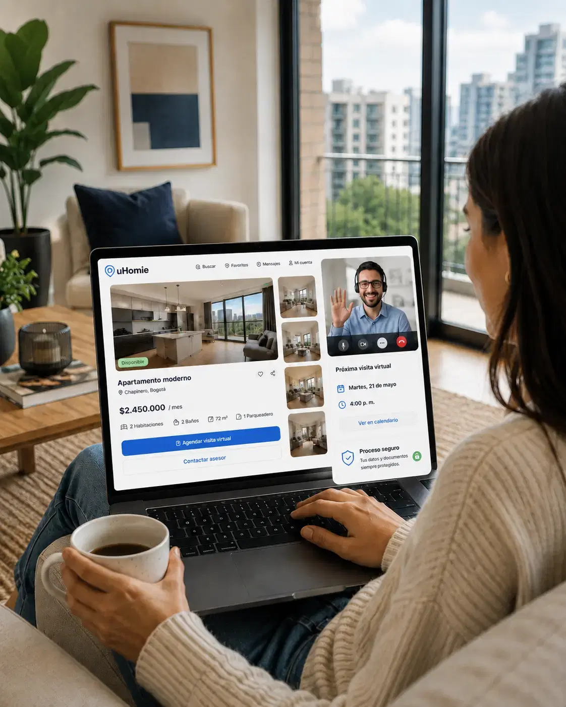 Persona buscando una propiedad y realizando una visita virtual con uHomie